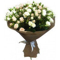 Букет из 15 веток спрей-роз в крафте - заказать доставку цветов онлайн