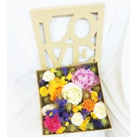Романтическая цветочная коробочка в крафт-цвете