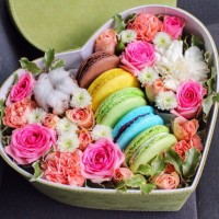 Бархатная цветочная коробочка-сердце с Macarons