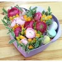 Цветочная коробочка с Macarons - заказать доставку цветов онлайн