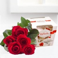 Букет из 5 роз+Рафаэлло - заказать доставку цветов онлайн